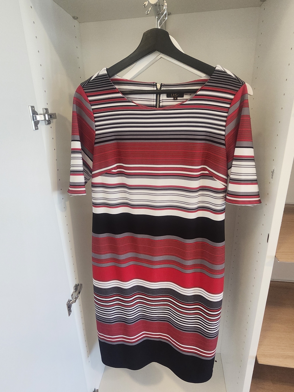 I Le NY Striped Red, Black, White, Grey, White Short Sleeve Shift Dress, Size 10